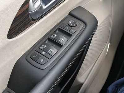 2023 Chrysler Pacifica - Photo 21