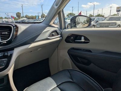 2023 Chrysler Pacifica - Photo 16