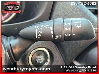 2025 Toyota RAV4 — photo 28 view