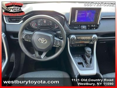2025 Toyota RAV4 — photo 16 view