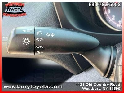 2025 Toyota RAV4 — photo 27 view