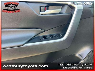 2025 Toyota RAV4 — photo 20 view