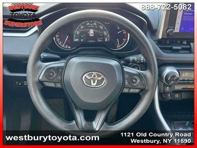 2025 Toyota RAV4 — photo 17 view
