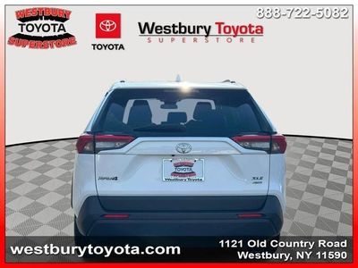 2025 Toyota RAV4 — photo 9 view