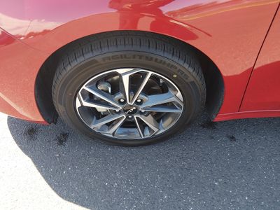 2024 Kia Forte — photo 10 view