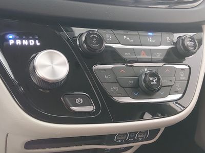 2022 Chrysler Pacifica - Photo 19