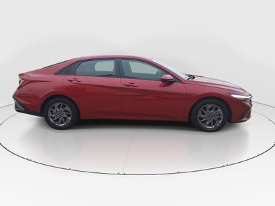 2024 Hyundai Elantra — photo 8 view