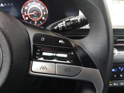 2024 Hyundai Elantra — photo 12 view