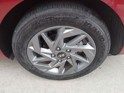 2024 Hyundai Elantra — photo 10 view