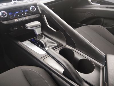2024 Hyundai Elantra — photo 21 view