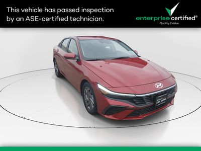 2024 Hyundai Elantra SEL IVT — front three-quarter view