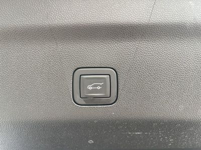 2025 Chevrolet Suburban - Photo 15