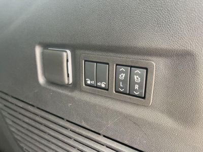 2025 Chevrolet Suburban - Photo 14