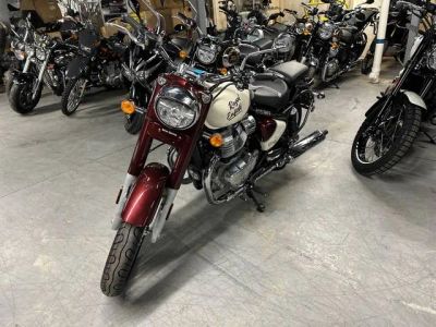 2026 Royal Enfield CLASSIC — front three-quarter view