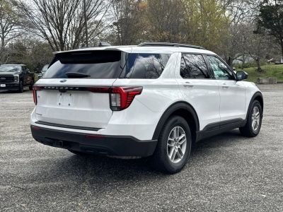 2026 Ford Explorer — photo 7 view