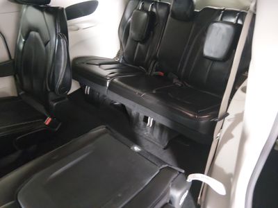 2023 Chrysler Pacifica — photo 18 view