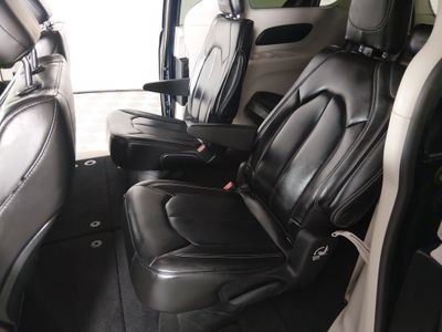 2023 Chrysler Pacifica — photo 20 view