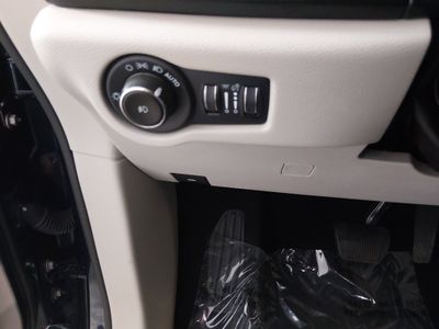 2023 Chrysler Pacifica — photo 13 view