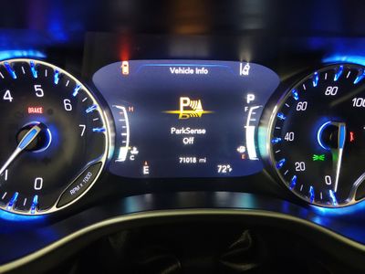 2023 Chrysler Pacifica — photo 14 view