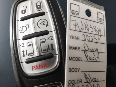 2023 Chrysler Pacifica — photo 15 view
