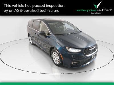 2023 Chrysler Pacifica Touring L FWD — front three-quarter view