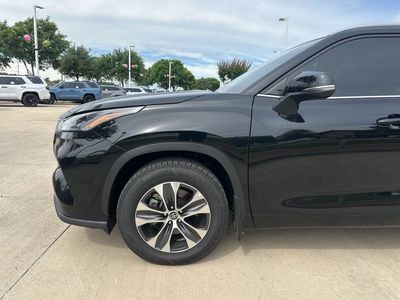 2023 Toyota Highlander - Photo 2