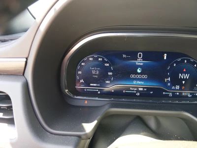 2024 Chevrolet Suburban — photo 14 view