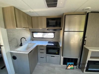 2026 Dutchmen RV Kodiak - Photo 8