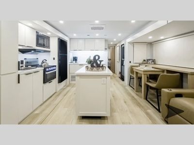 2026 Winnebago Thrive - Photo 8