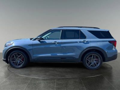 2025 Ford Explorer — detail view