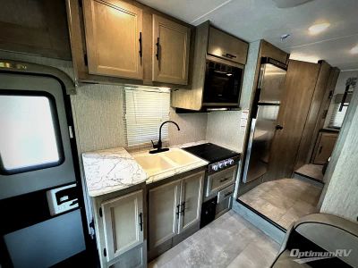 2021 Coachmen Freelander — photo 9 view