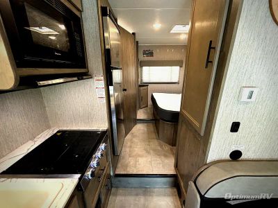 2021 Coachmen Freelander — photo 11 view