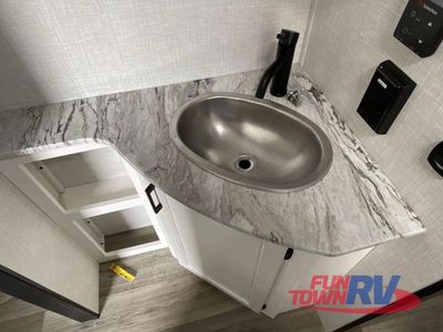 2025 Venture RV Stratus - Photo 38