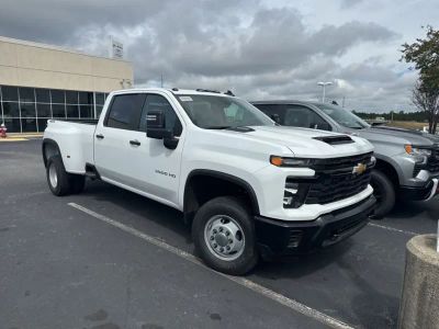 2026 Chevrolet Silverado 3500 HD - Photo 2