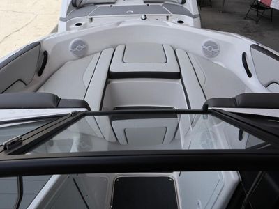2025 Yamaha Boats AR190 — photo 11 view