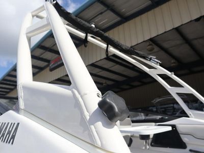 2025 Yamaha Boats AR190 — detail view