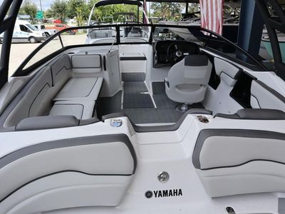 2025 Yamaha Boats AR190 — photo 7 view