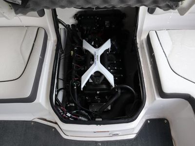 2025 Yamaha Boats AR190 — photo 12 view