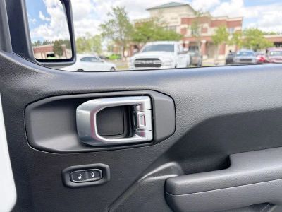 2026 Jeep Wrangler — photo 27 view