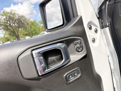 2026 Jeep Wrangler — photo 13 view