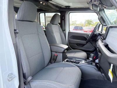 2026 Jeep Wrangler — photo 26 view