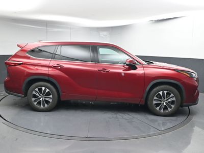 2026 2022 Toyota Highlander XLE SUV - Photo 8
