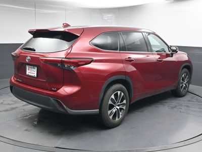 2026 2022 Toyota Highlander XLE SUV - Photo 7