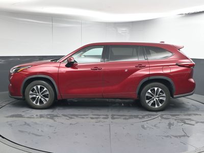2026 2022 Toyota Highlander XLE SUV - Photo 4