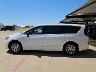 2027 Chrysler Pacifica — side profile view