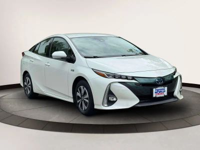 2018 Toyota Prius Prime Advanced (Natl) in White — front three-quarter view