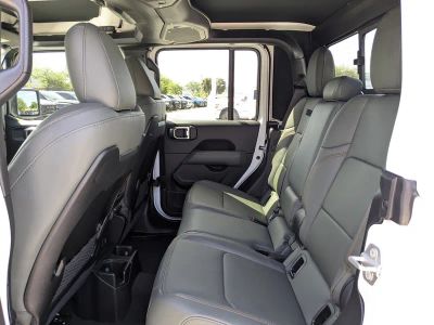 2026 Jeep Gladiator — photo 13 view