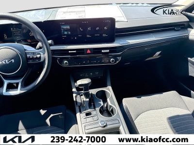 2026 Kia K5 — photo 18 view