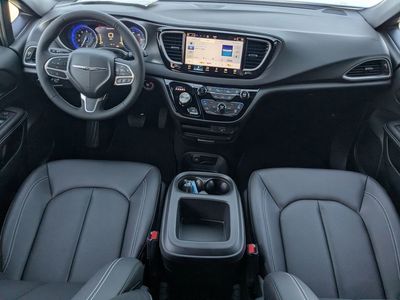 2026 Chrysler Voyager - Photo 15