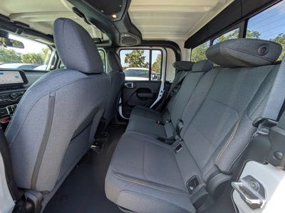 2026 Jeep Gladiator — photo 12 view